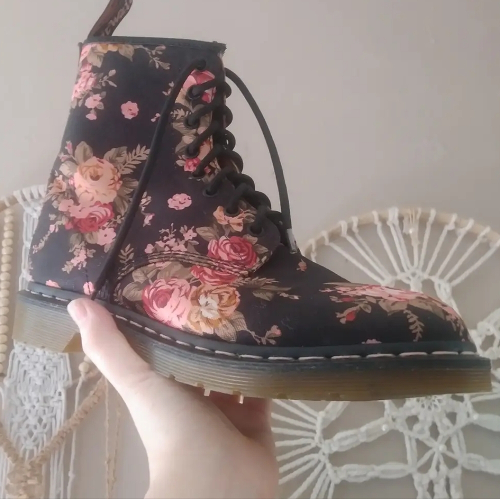 DR. Martens 1460 victorian floral boots
